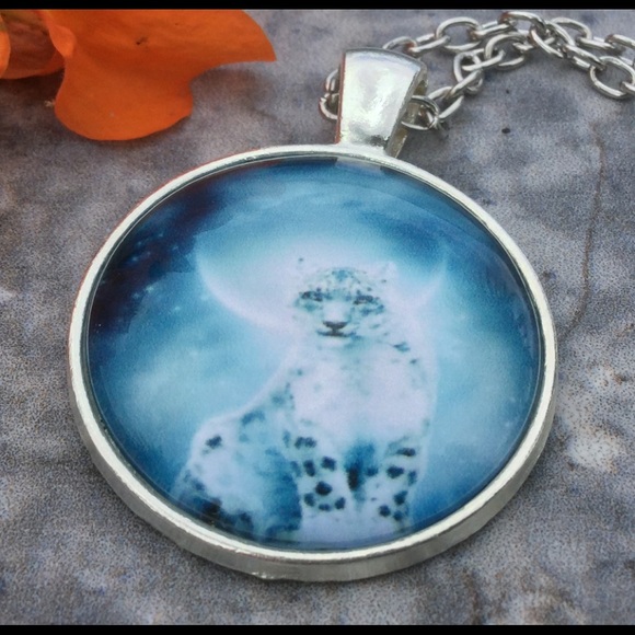 SNOW LEOPARD PENDANT - Picture 2 of 7